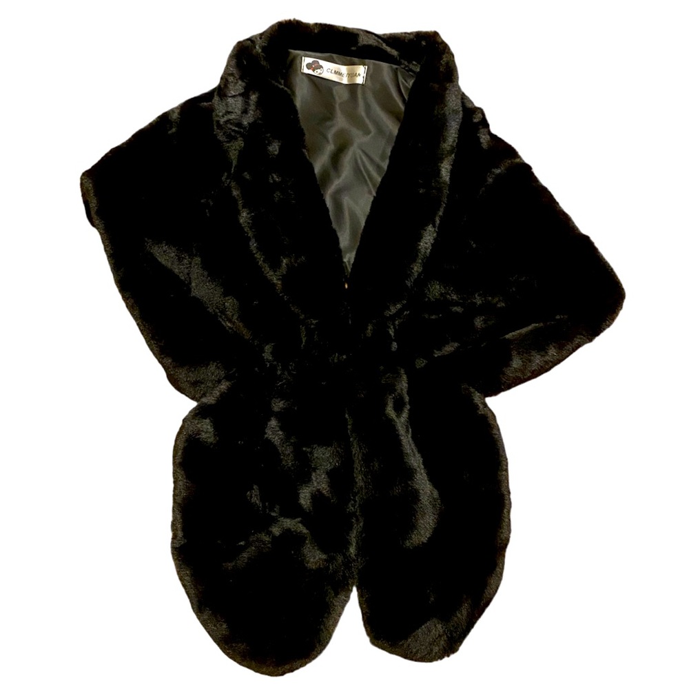 Women’s CLMMEIYUA Faux Fur Shrug/Wrap/Shawl Over the Shoulders OS fits medium